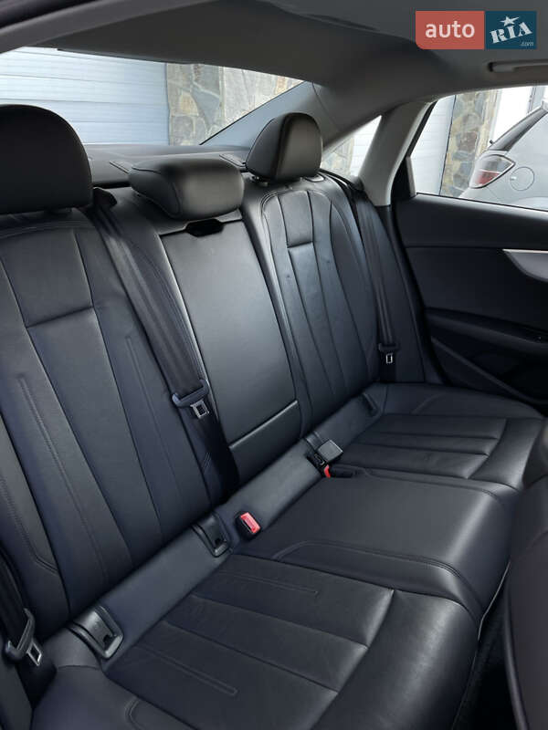 Седан Audi A4 2016 в Пустомытах