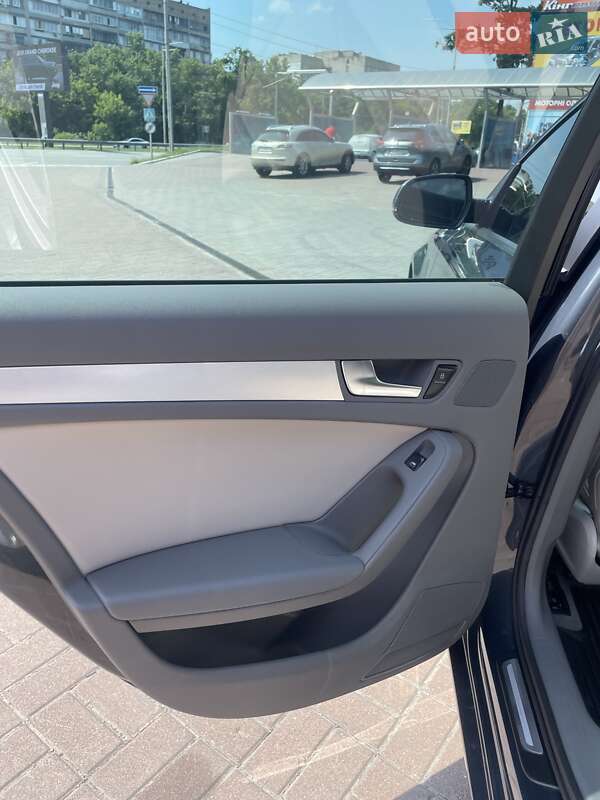 Седан Audi A4 2011 в Киеве