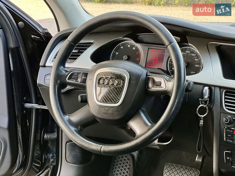 Седан Audi A4 2011 в Горішніх Плавнях