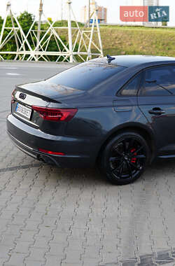 Седан Audi A4 2018 в 