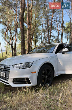 Седан Audi A4 2018 в 