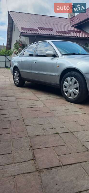Седан Audi A4 1997 в Львове