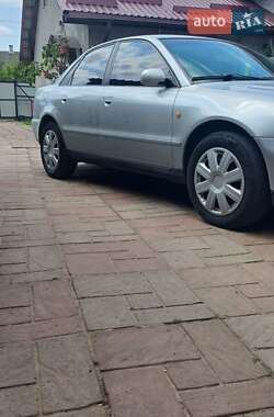Седан Audi A4 1997 в 