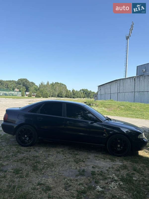 Седан Audi A4 1995 в Александрие