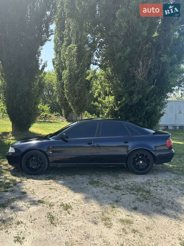 Седан Audi A4 1995 в Александрие