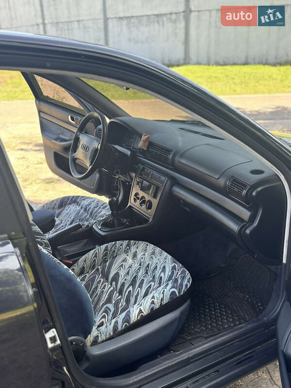 Седан Audi A4 1995 в Александрие