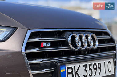 Седан Audi A4 2016 в 