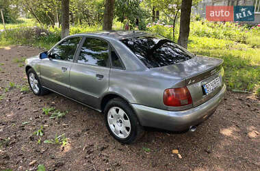 Седан Audi A4 1996 в 