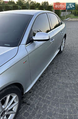 Седан Audi A4 2014 в Львове