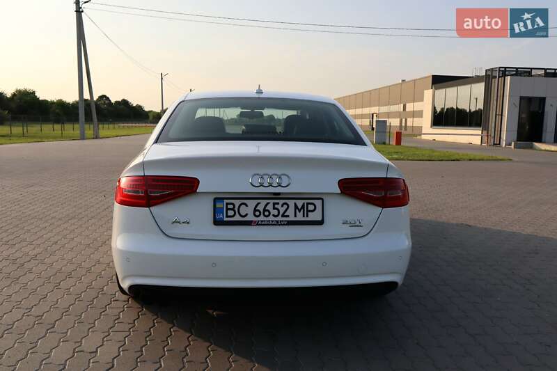 Седан Audi A4 2012 в Львове