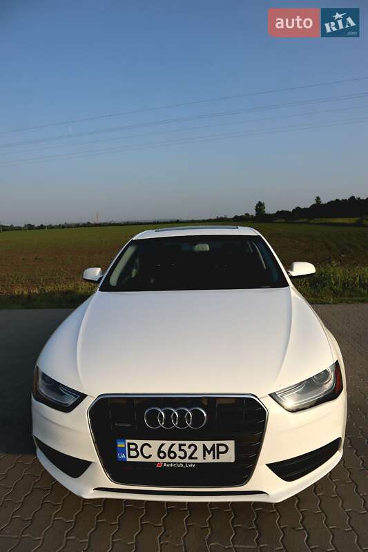 Седан Audi A4 2012 в Львове