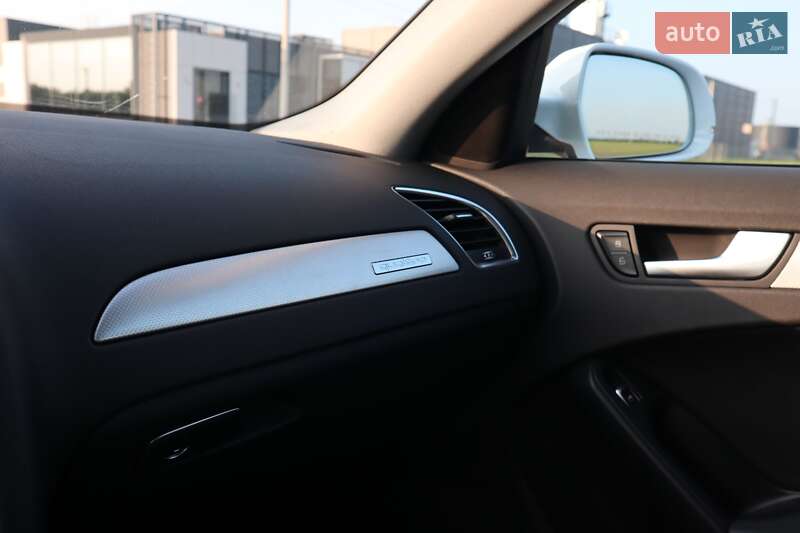 Седан Audi A4 2012 в Львове