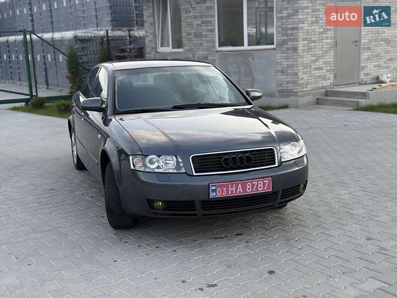 Седан Audi A4 2003 в Сарнах