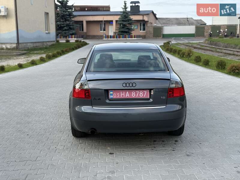 Седан Audi A4 2003 в Сарнах