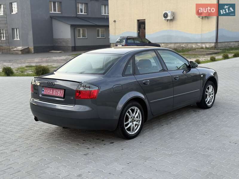 Седан Audi A4 2003 в Сарнах