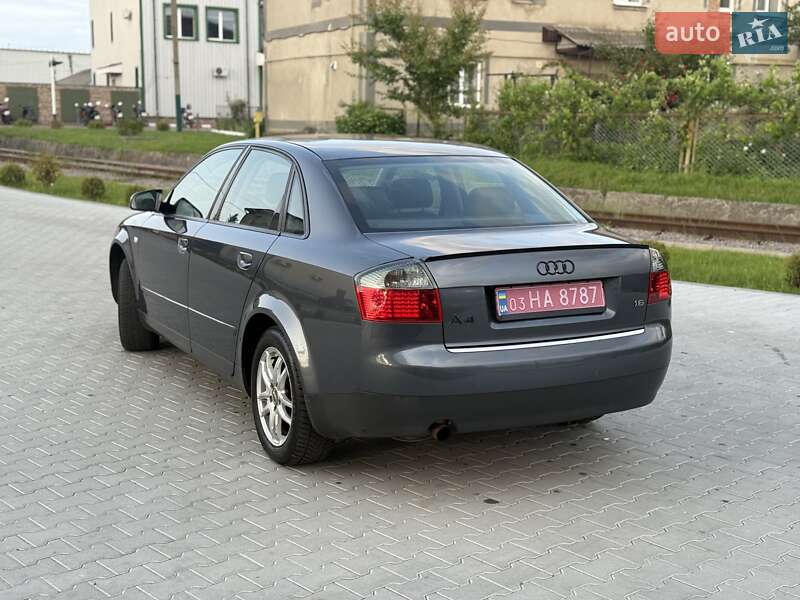 Седан Audi A4 2003 в Сарнах