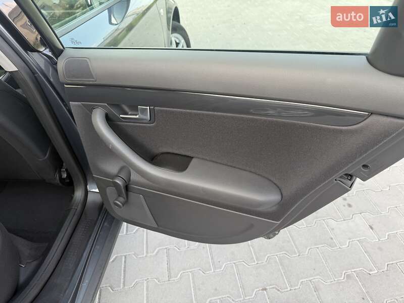 Седан Audi A4 2003 в Сарнах