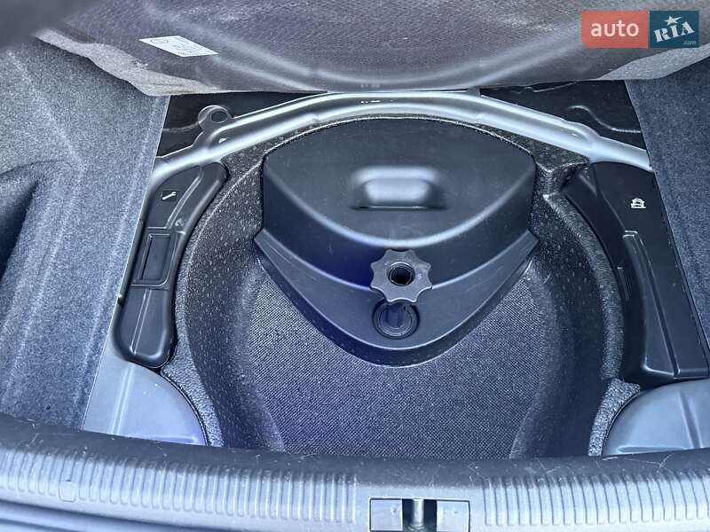 Седан Audi A4 2003 в Сарнах