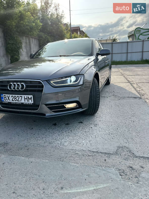 Седан Audi A4 2012 в Хмельницком
