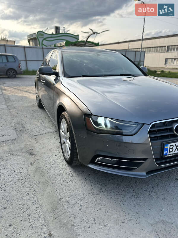 Седан Audi A4 2012 в Хмельницком