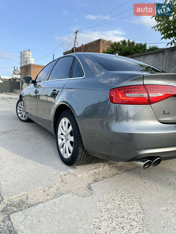 Седан Audi A4 2012 в Хмельницком