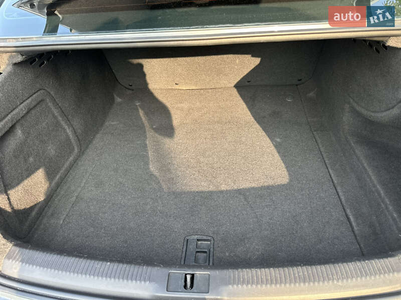 Седан Audi A4 2012 в Хмельницком