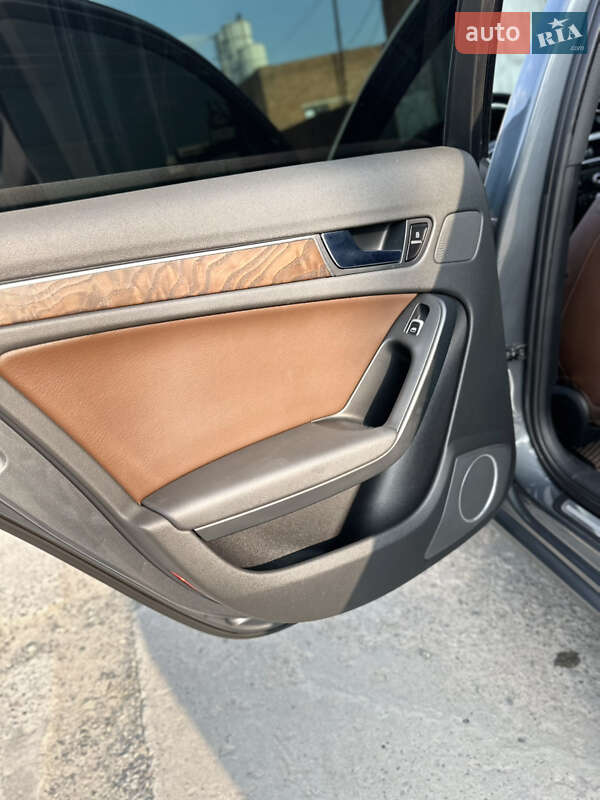 Седан Audi A4 2012 в Хмельницком
