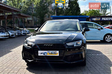 Седан Audi A4 2018 в 