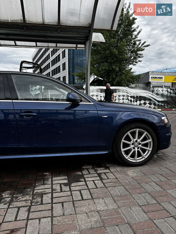 Седан Audi A4 2014 в Петропавловской Борщаговке