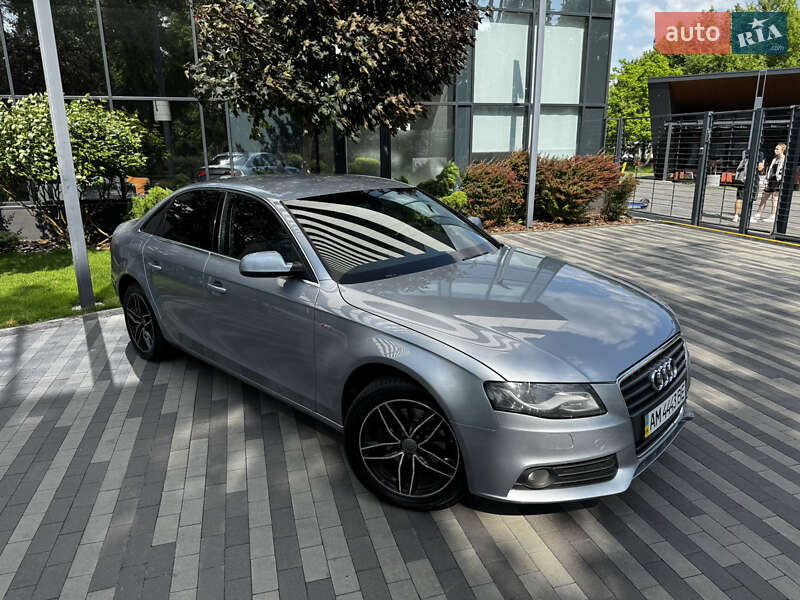 Седан Audi A4 2011 в Киеве
