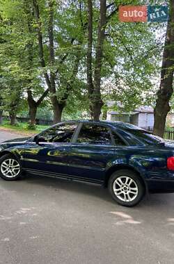 Седан Audi A4 1996 в 
