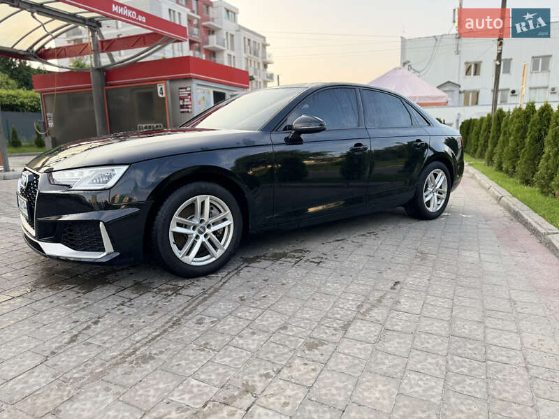 Седан Audi A4 2016 в Львове