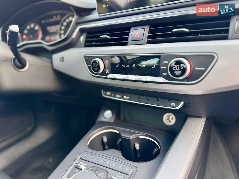 Седан Audi A4 2016 в Львове