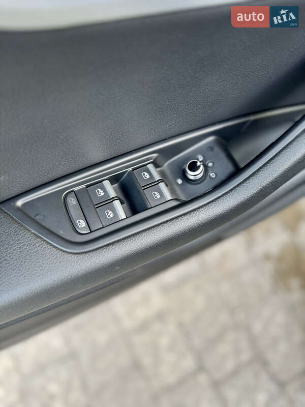 Седан Audi A4 2016 в Львове
