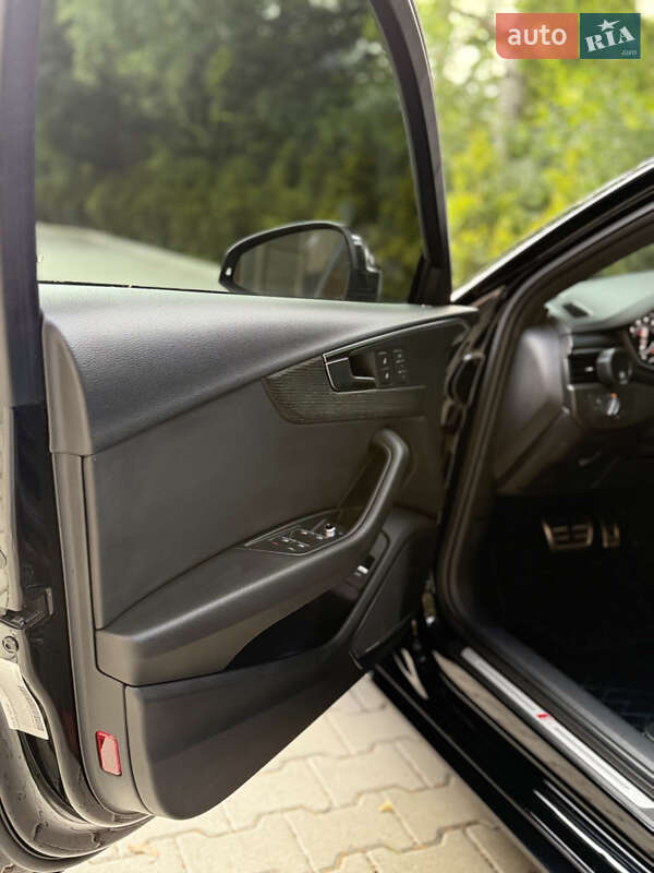 Седан Audi A4 2018 в Ивано-Франковске