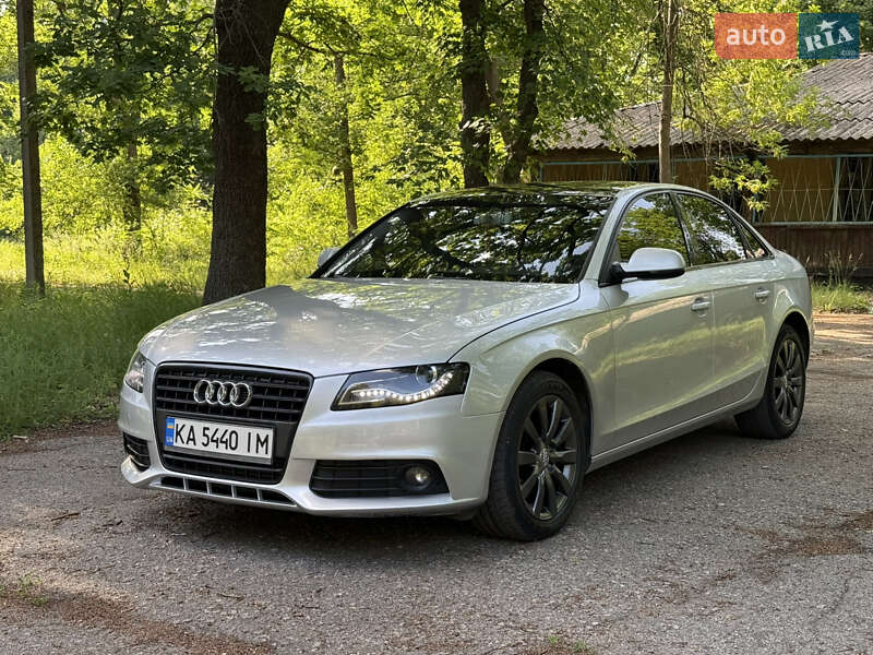Седан Audi A4 2011 в 