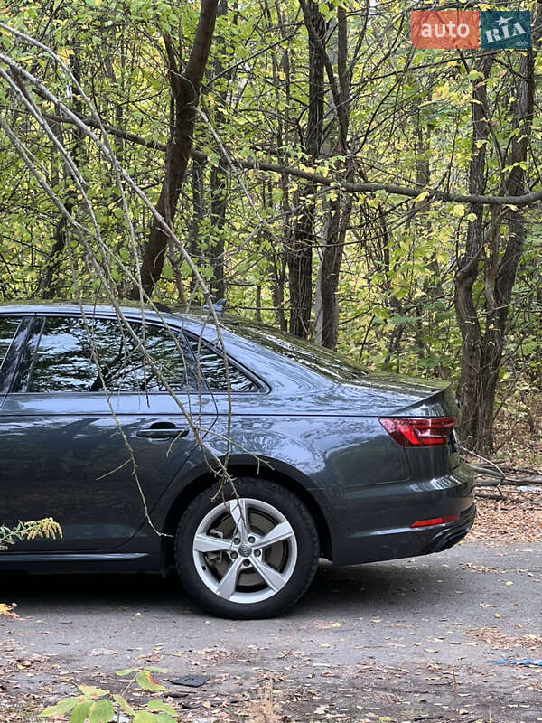 Седан Audi A4 2019 в Днепре