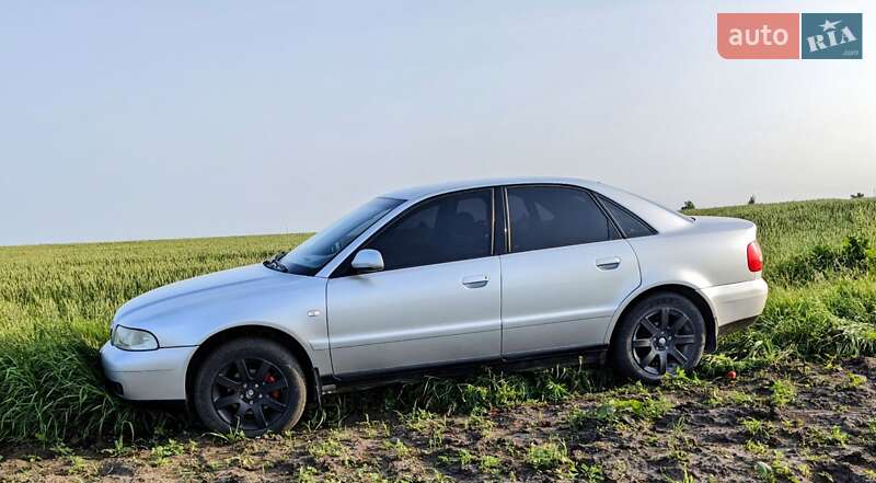 Седан Audi A4 1999 в Теофіполі