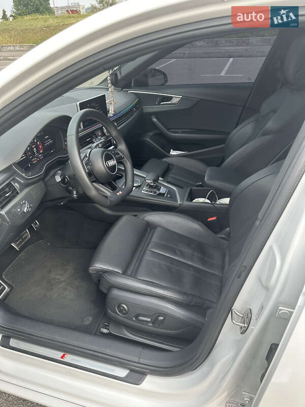 Седан Audi A4 2018 в Киеве