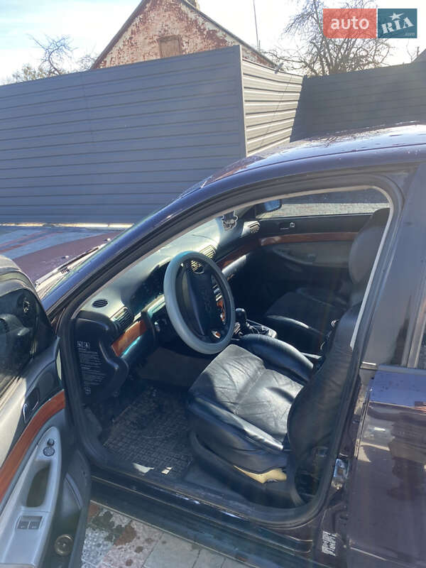Седан Audi A4 1996 в Быковке