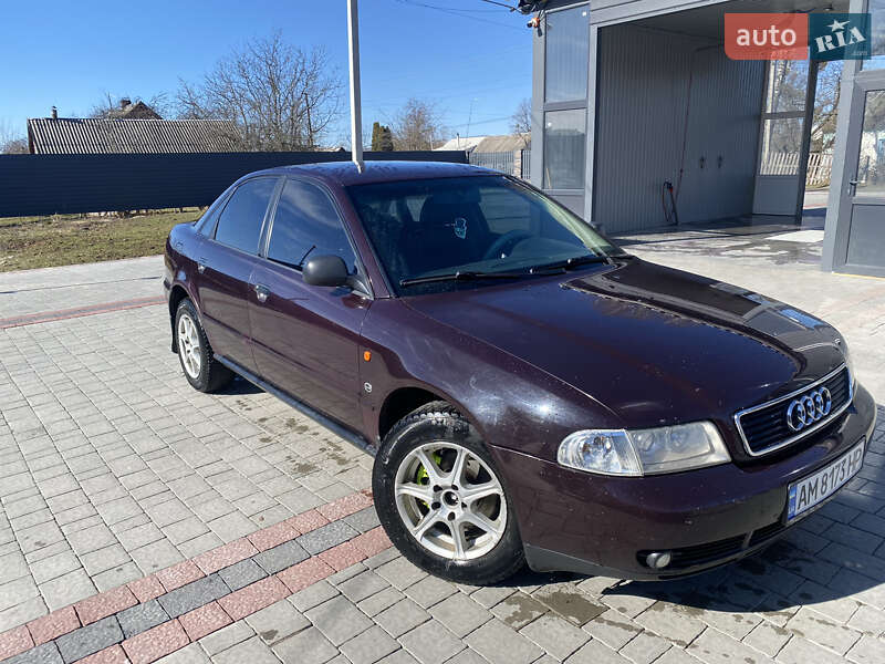 Седан Audi A4 1996 в Быковке