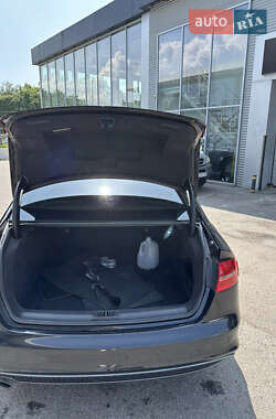 Седан Audi A4 2014 в 