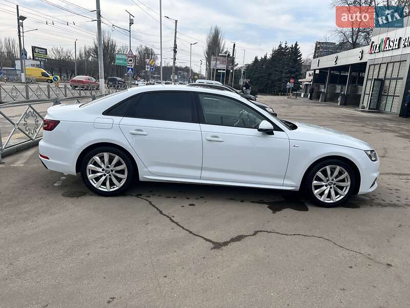 Седан Audi A4 2017 в Малій Висці