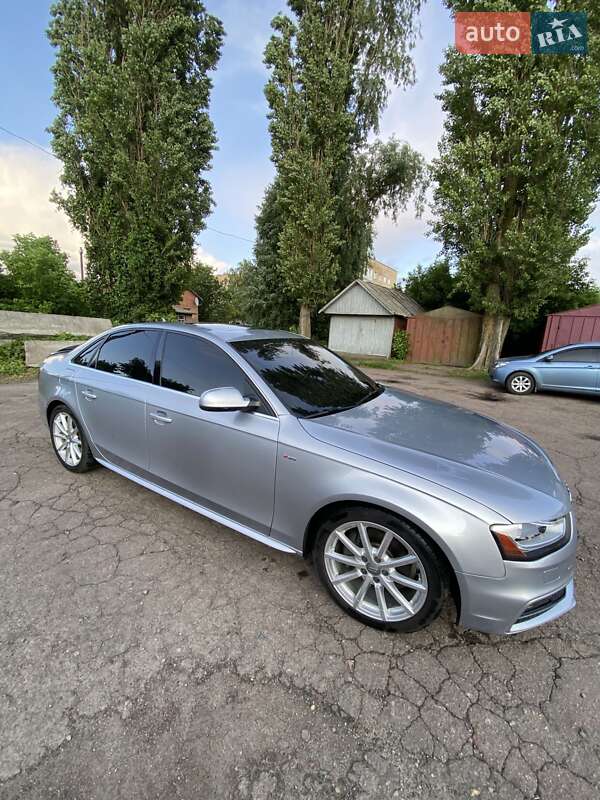 Седан Audi A4 2015 в Мене