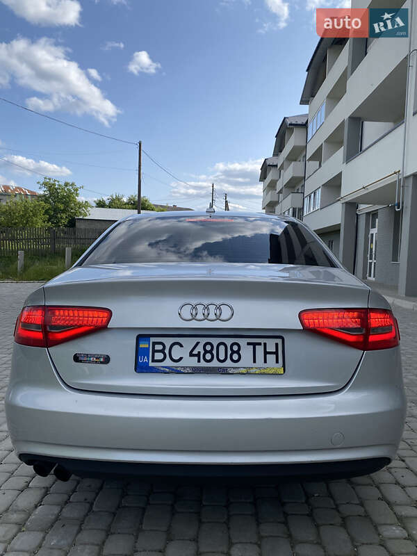Седан Audi A4 2013 в Львові