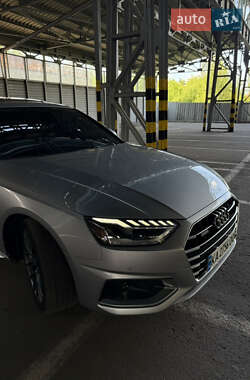 Седан Audi A4 2021 в 