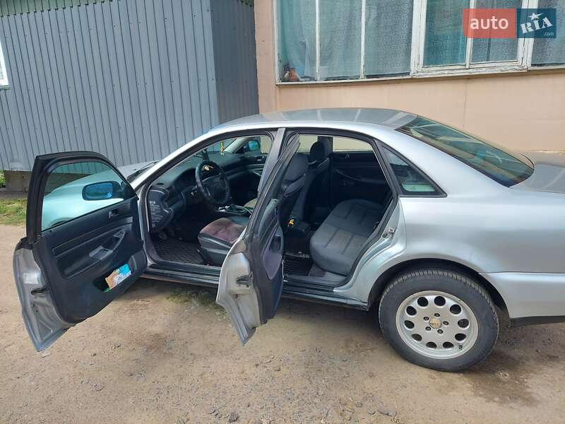 Седан Audi A4 1996 в Ровно