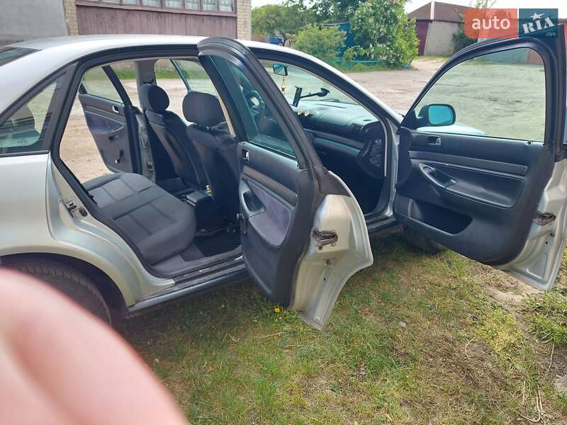 Седан Audi A4 1996 в Ровно