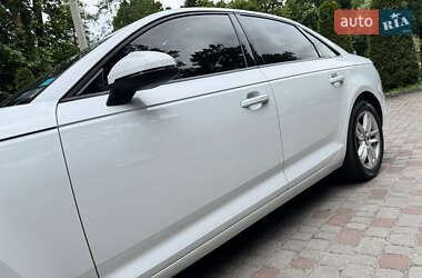 Седан Audi A4 2018 в 