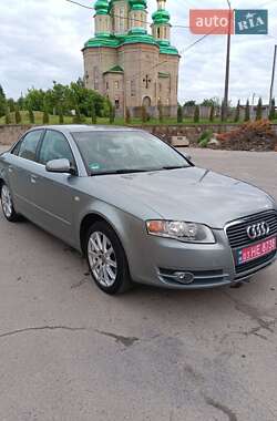 Седан Audi A4 2004 в 